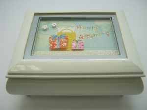 70544 Glass Music Boxes – Birthday