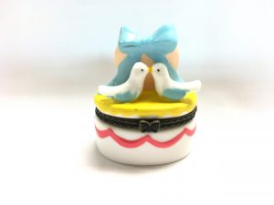 70650-05 禮物盒擺設 (鴿子)